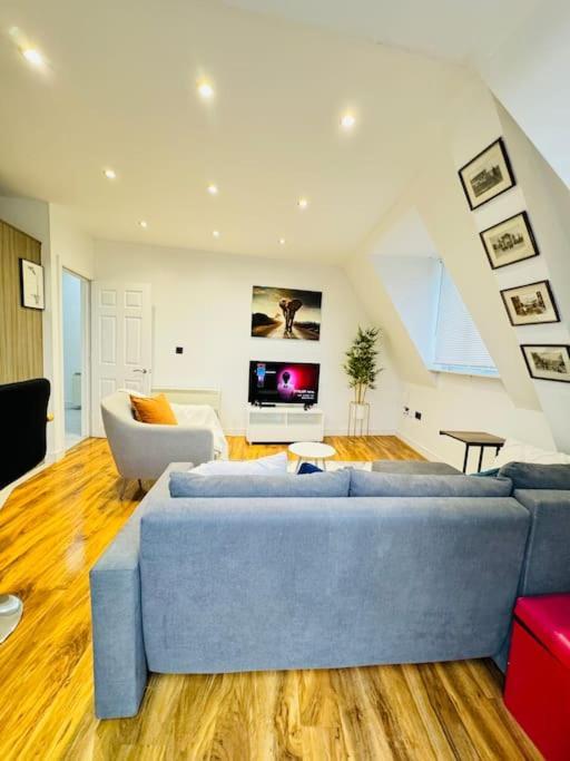 Modern Apartment *